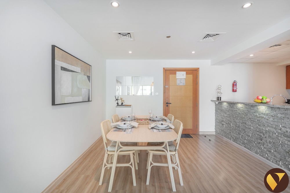 Modern 1 Bedroom Apartment in The Greens