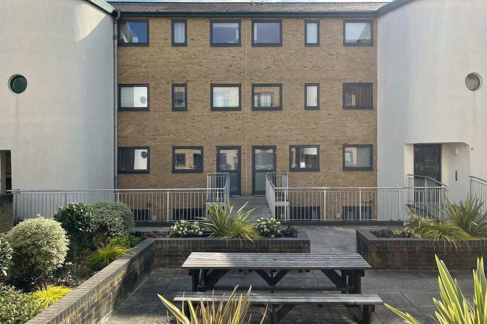 The Queen's Park Getaway - Adorable 2bdr Flat With Terrace