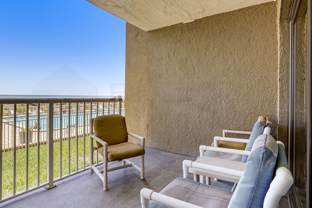 Fernandina Beach Vacations - Enchanting Ground Unit Condo Few Steps Away from the Ocean Side by RedAwning - Property Image 33