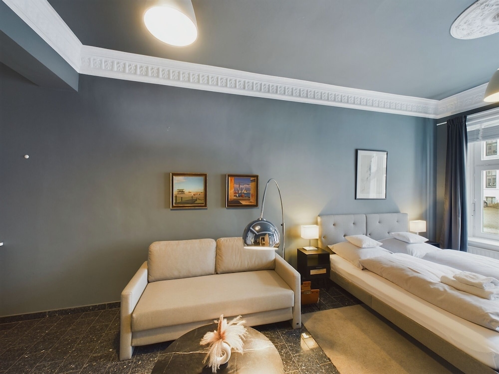 Art Apartments
