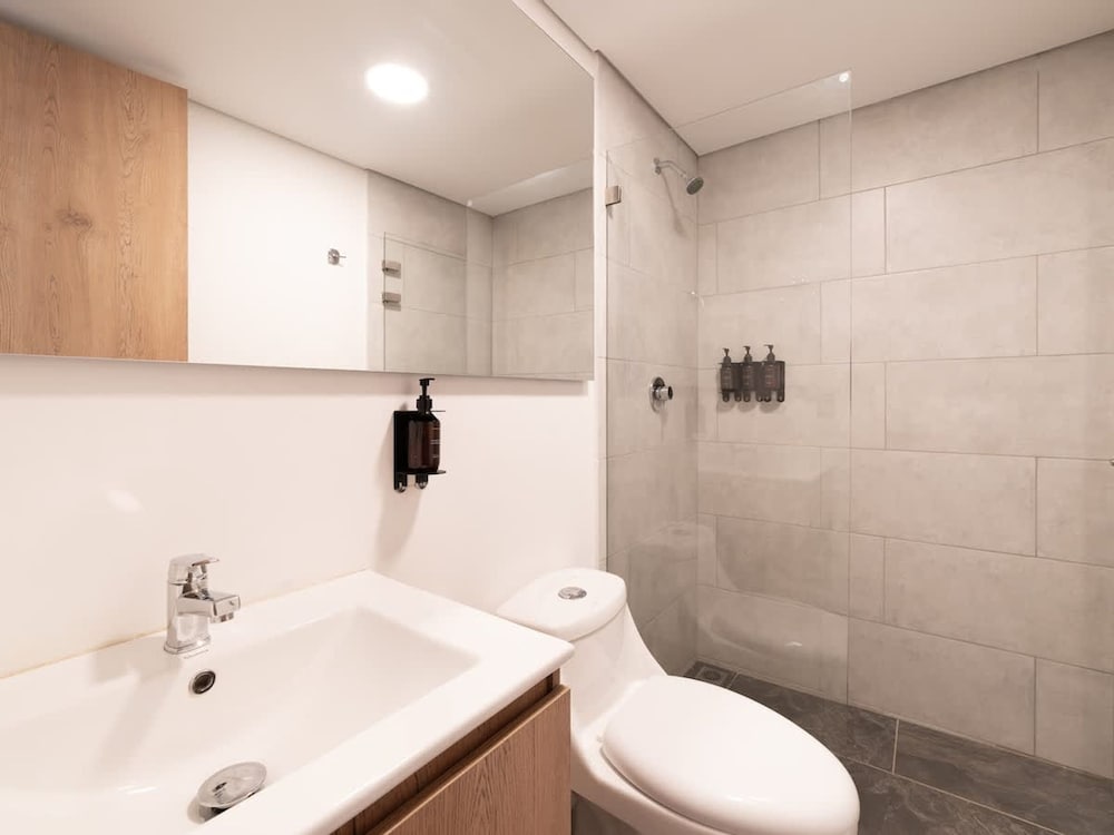 w Laureles 2BR w City Views