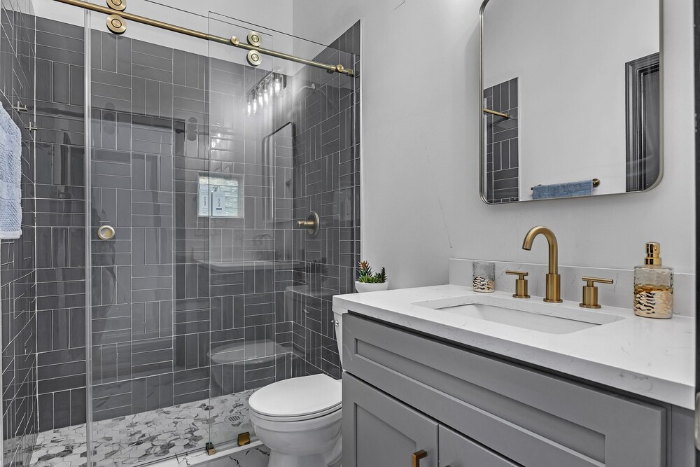 Stylish Bungalow Near Beltline & Breweries 4 Bedroom Bungalow