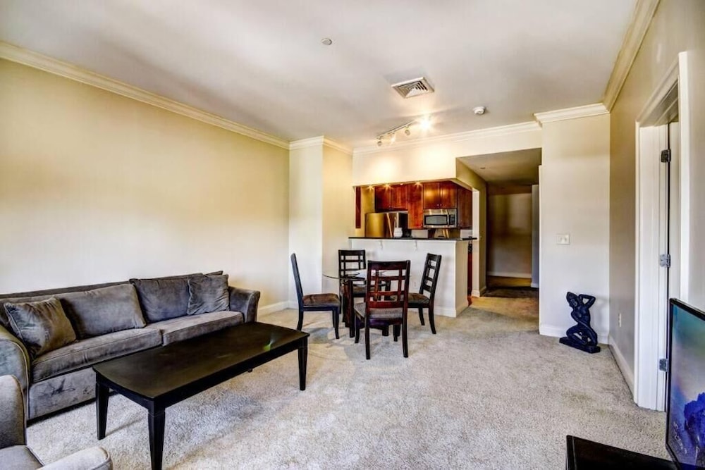 Fantastic 2 bedrooms apt. Harbor