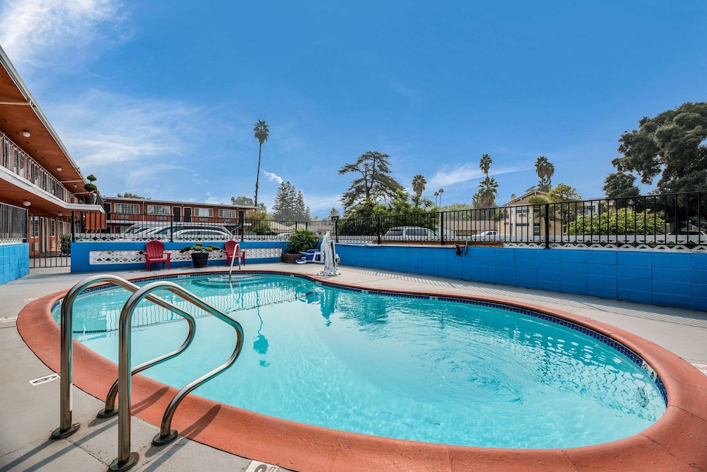 Modesto Vacations - Rodeway Inn - Property Image 6