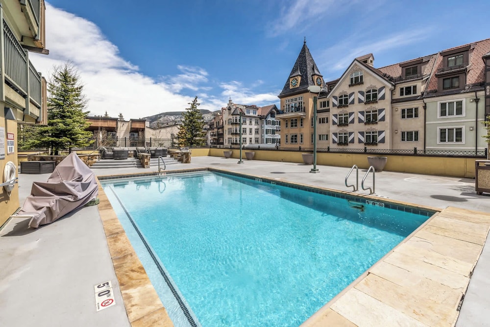 Landmark Vail - Charming Condo for 8 with Resort-style Amenities