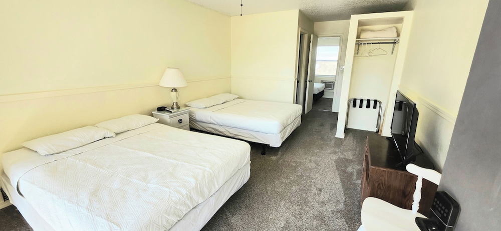 Twin Lakes Inn