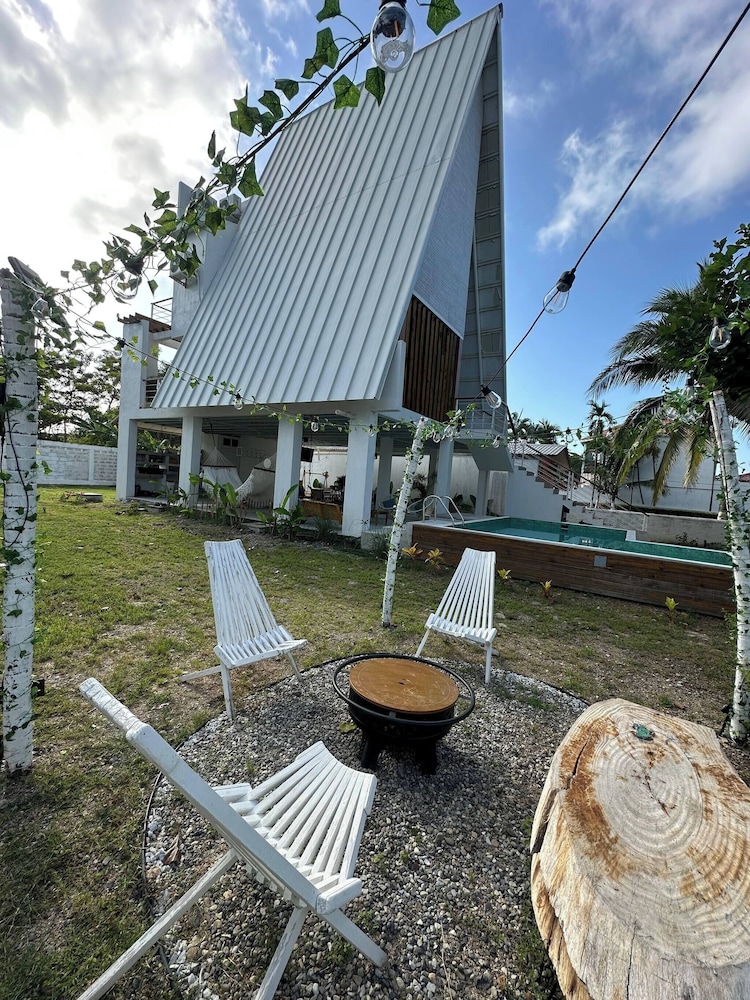Elegant Chalet 2 Minutes From the Beach Ideal Families
