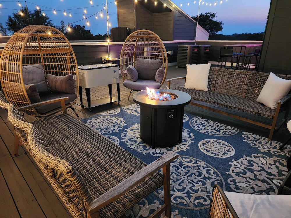 Rooftop Views Ping Pong Lounge Near Downtown Nashville