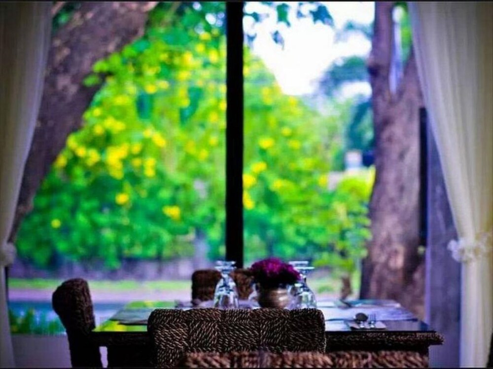 Farmhouse Hotel & Cafe
