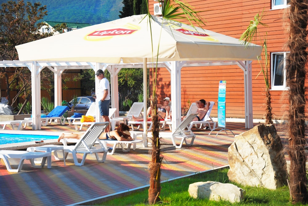Peak Season Hotel