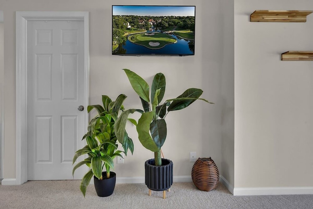River Oaks 30h 2 Bedroom Condo