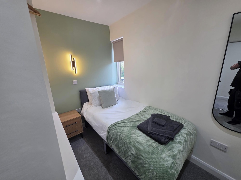 House - Sleeps 4 - Parking - Garden - City Centre