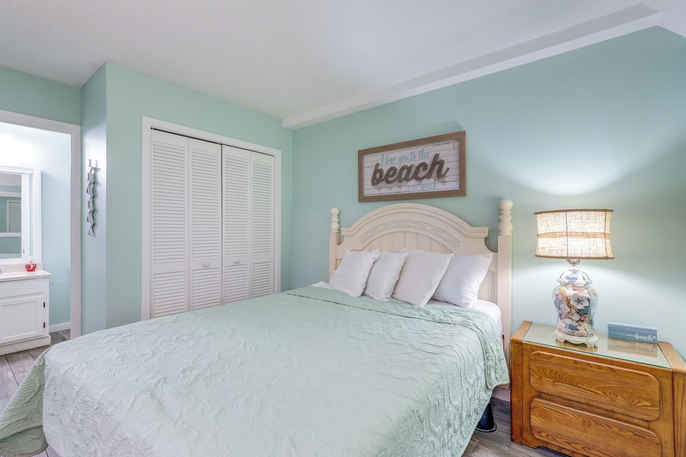 Ocean-view Balcony: Myrtle Beach Resort Condo!