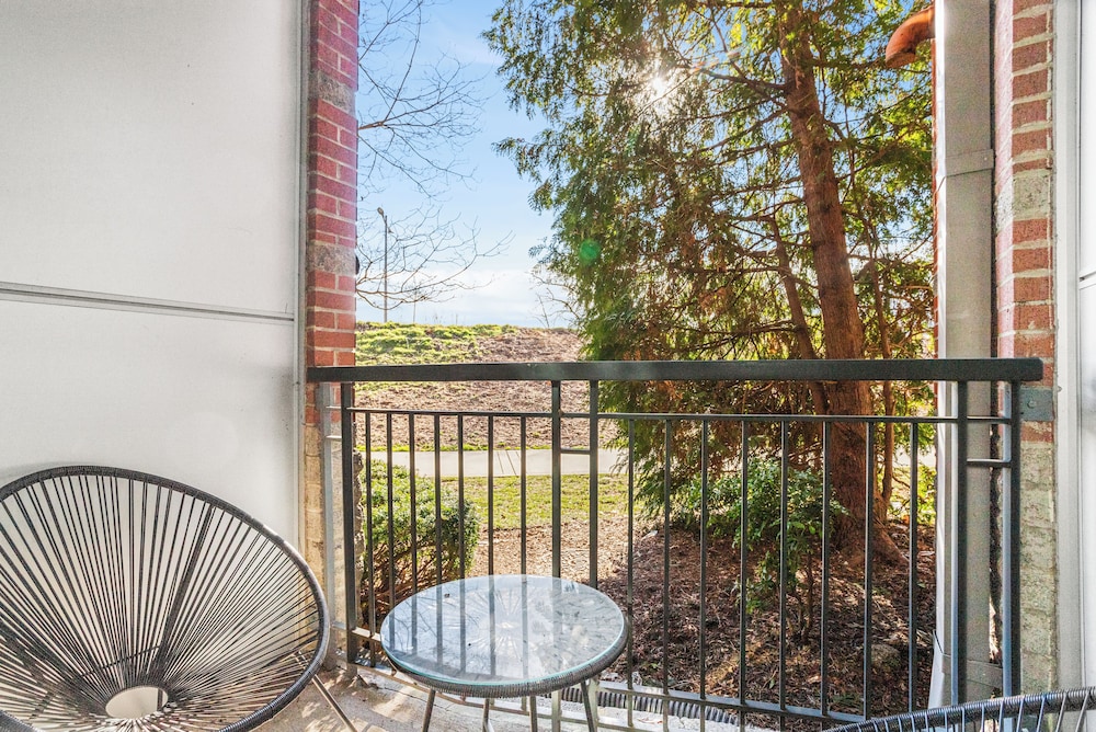DC Charm in Crystal Apartments