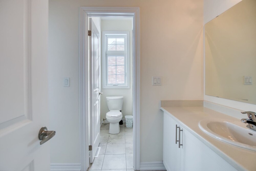 Spacious Brand New 4-bed Retreat in Quinte West