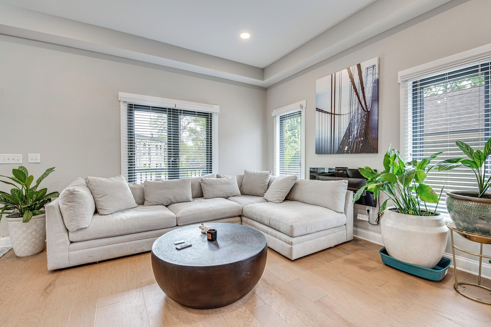 5 Mi to Dtwn Atl: Home w/ Office & Large Backyard!