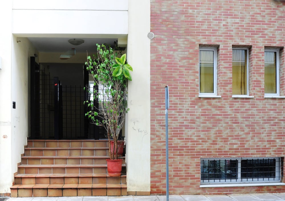 Downtown Central Suite With Private Parking