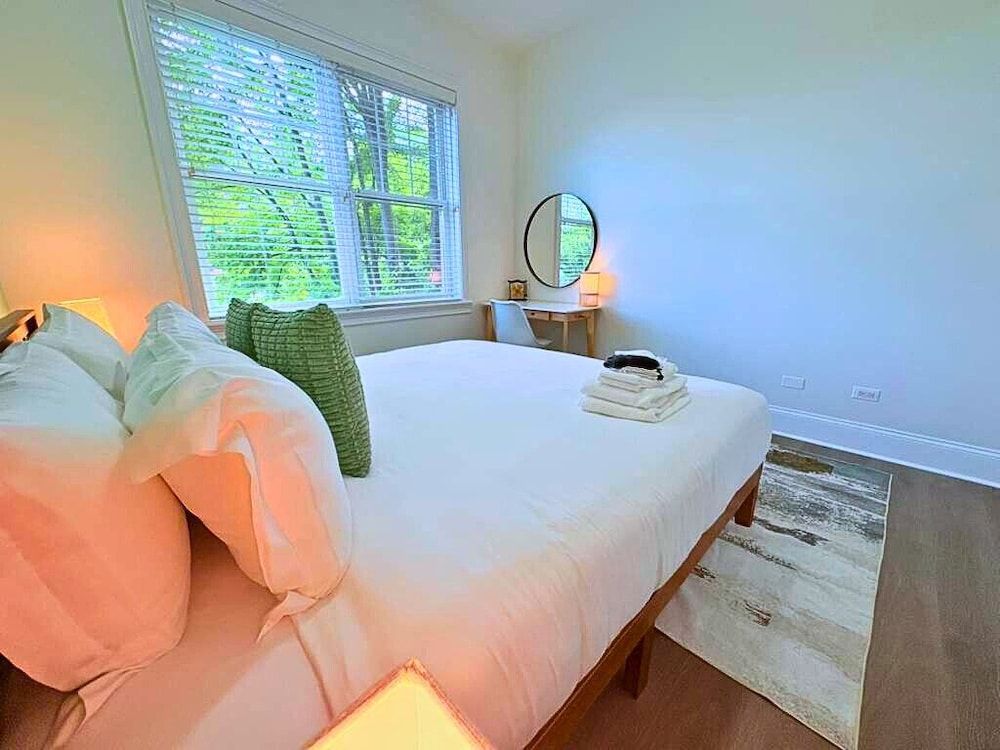 Well-Equipped 2BR - Greenbay 301
