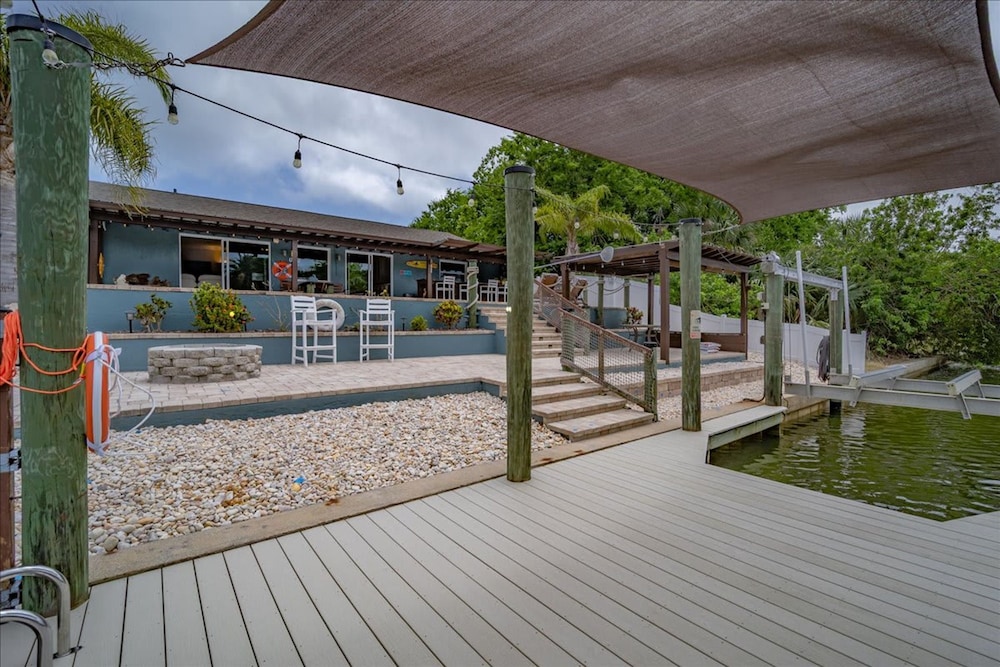 Waterfront Retreat With Pool Tiki Bar Boat Dock