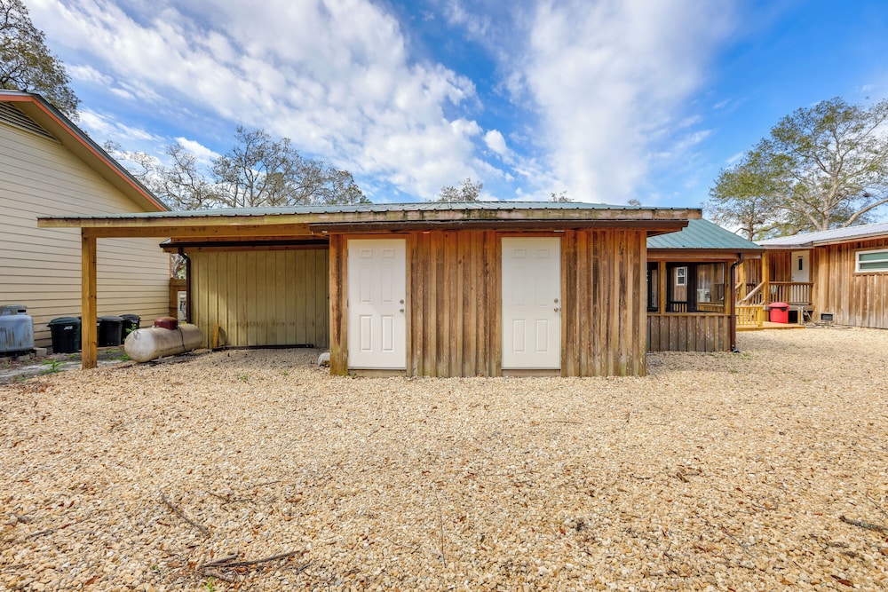 Near Steinhatchee River: Studio w/ Screened Porch!