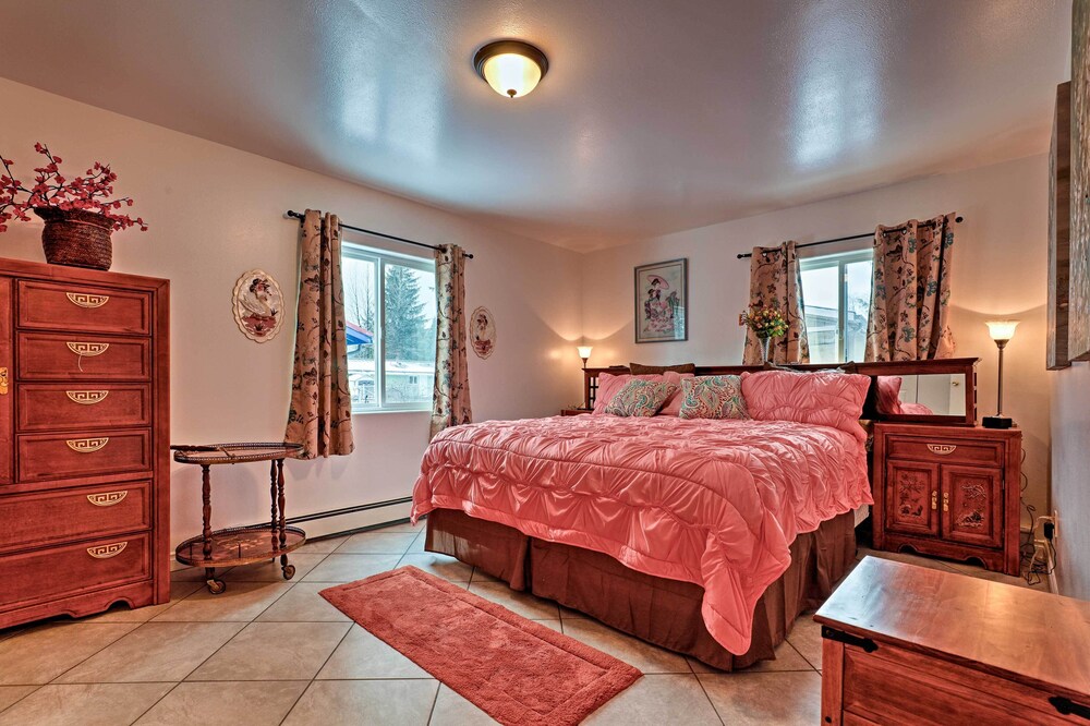 Juneau Vacations - Expansive Getaway  2 Miles to Mendenhall Glacier! - Property Image 29