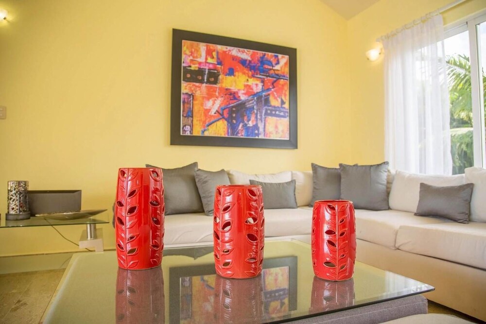 Private Villa! All Bedrooms /w TVs and in Livingroom