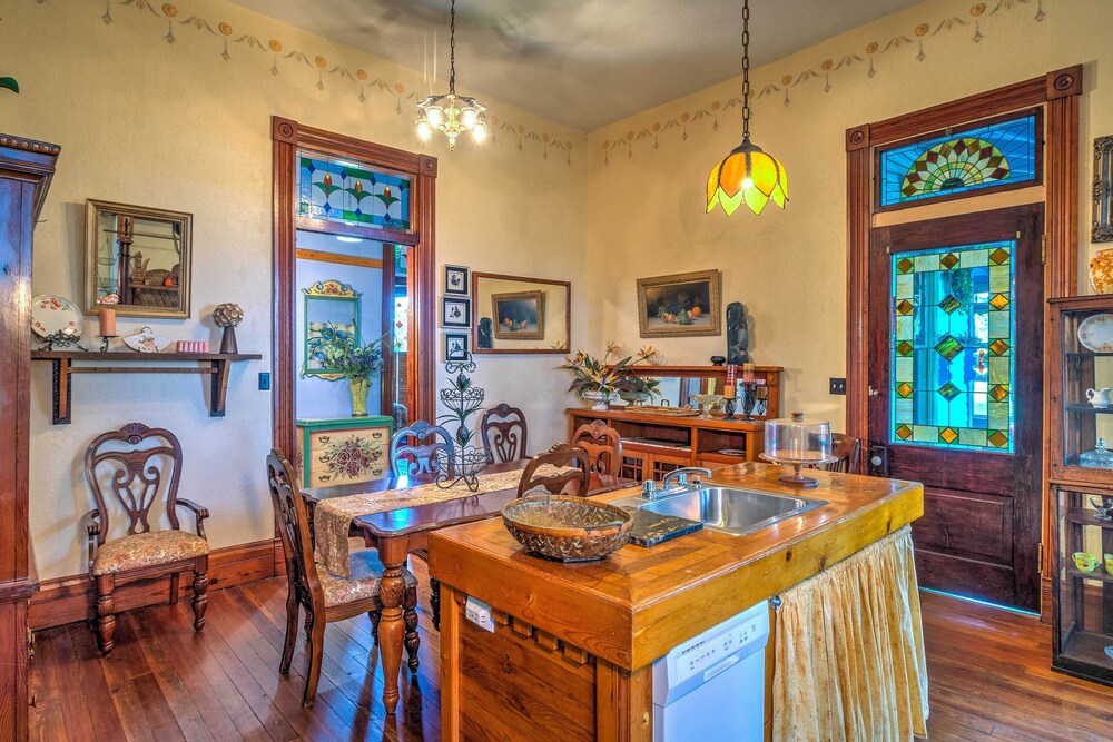 Russellville House w/ Garden - Walk to Main Street view 4