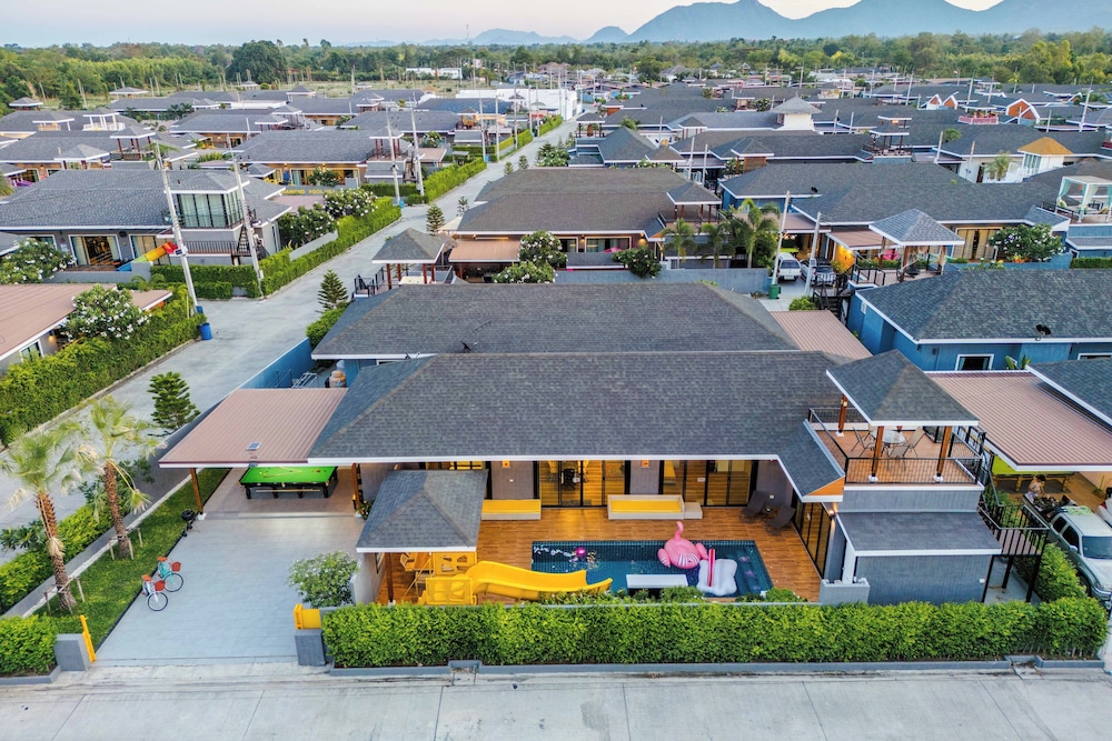 Orange Private Pool Villa, Near Cham Am Beach
