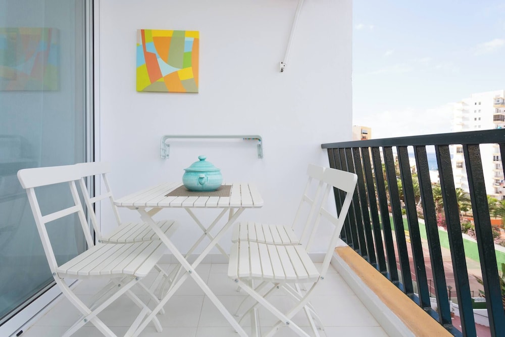 Delicious Los Cristianos,achacay,2bdr & 2bathr Beach Close Wifi Free