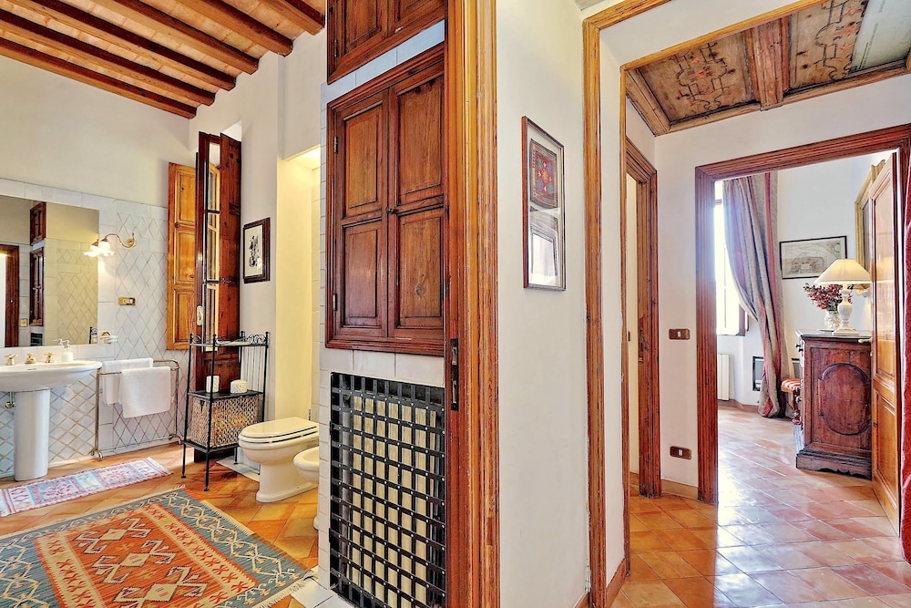 Palazzo Palermo Near the Roman Forum the Perfect Family Oasis in Rome