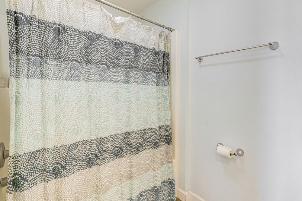 Hot Tub & Decks: North Topsail Beach Home