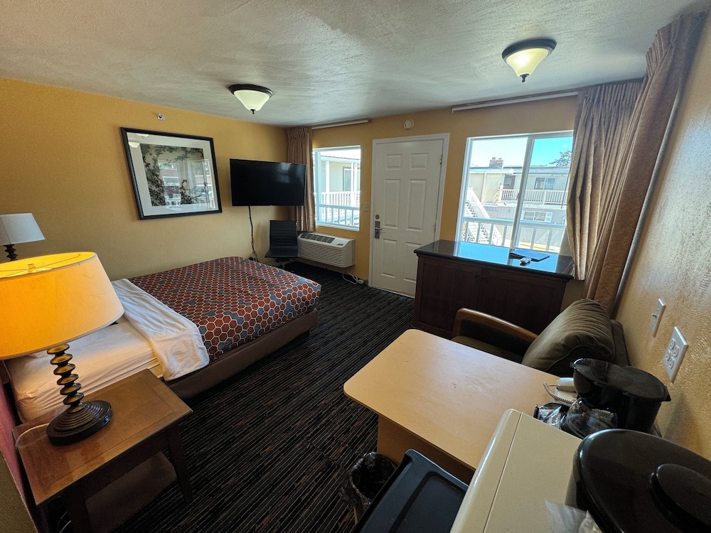 The Royal Victorian Motel