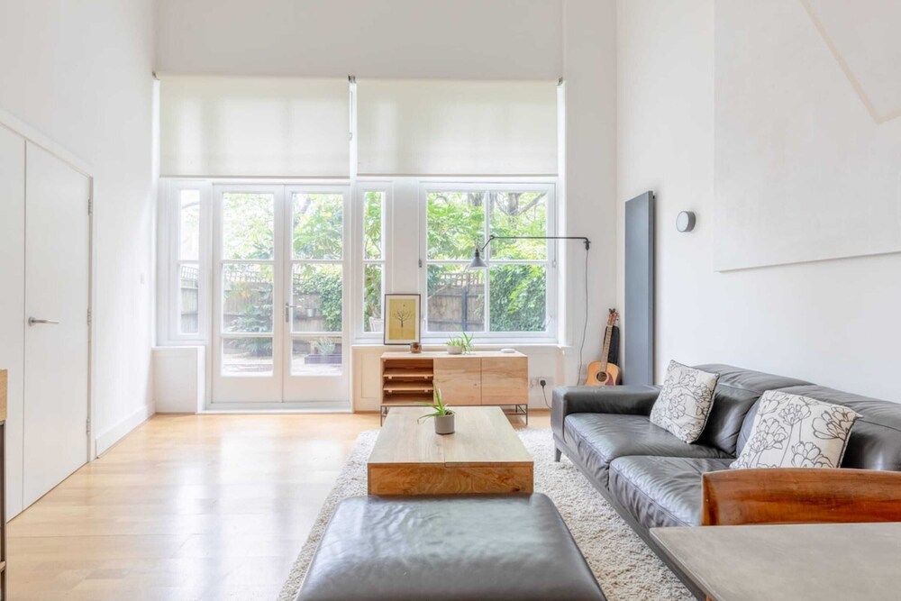 Chic 1BD Maisonette W/hot Tub, King's Cross!