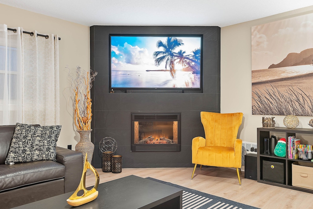 Canal Front Oasis With Pool in Palm Coast