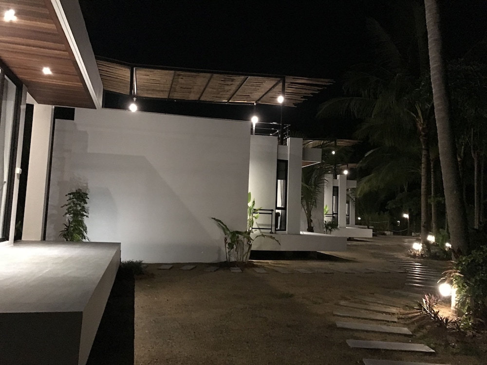 Lennon Maison