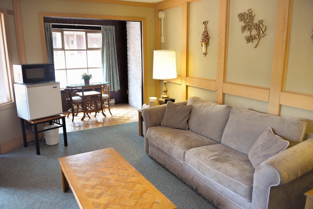 Lake Crest Inn