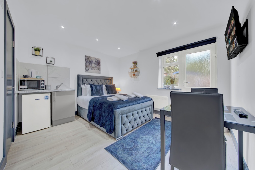 Lovely 1-bed Studio in Feltham