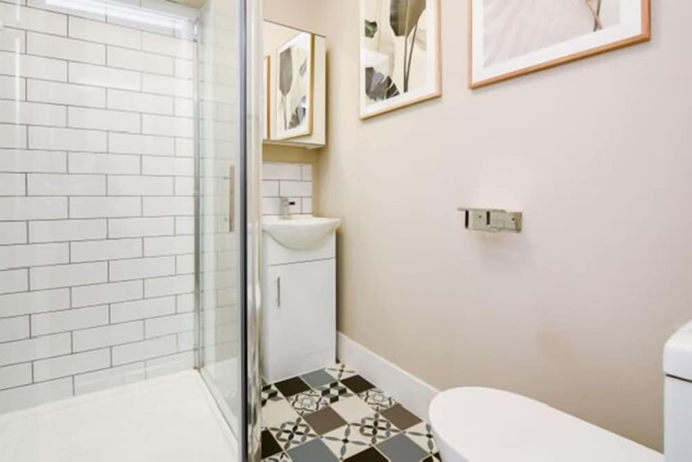 Nottingham Vacations - Stunning 5bed House in Nottingham - Property Image 9