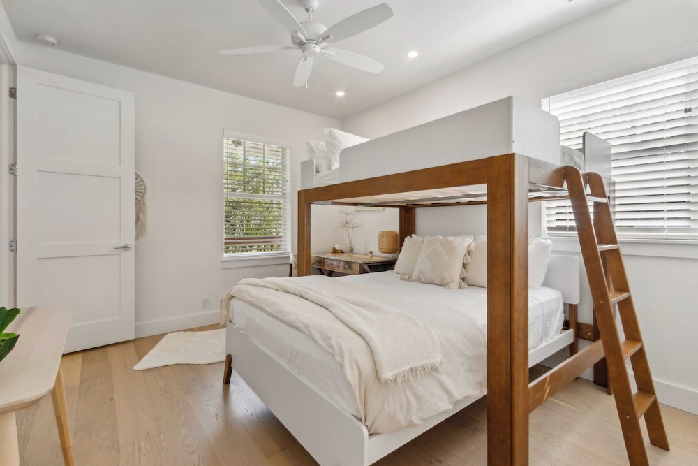 Serenity at Surfside by Avantstay Pool, Porches, Fire Pit & Arcade Near Vilano Beach