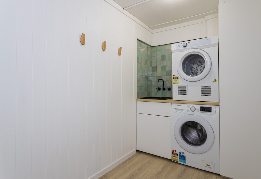 Beachside 2-bed House With Pool, Courtyard & BBQ