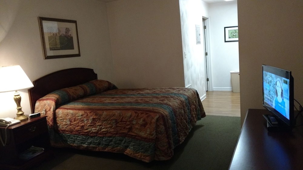 Affordable Suites Charlottesville view 3