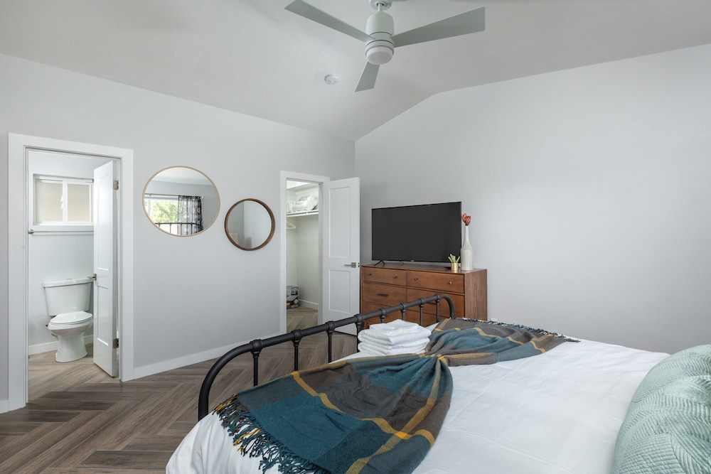 Sunhaven -pool Heat Available - Walk to Old Town