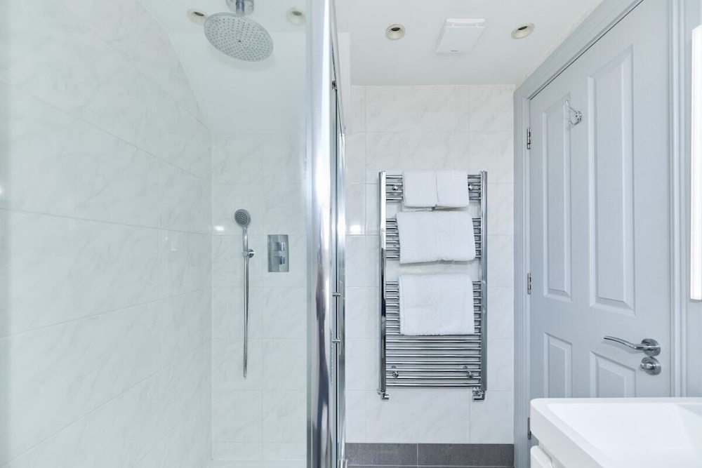 The Leghorn Quarters - Modern 3bdr With Balcony