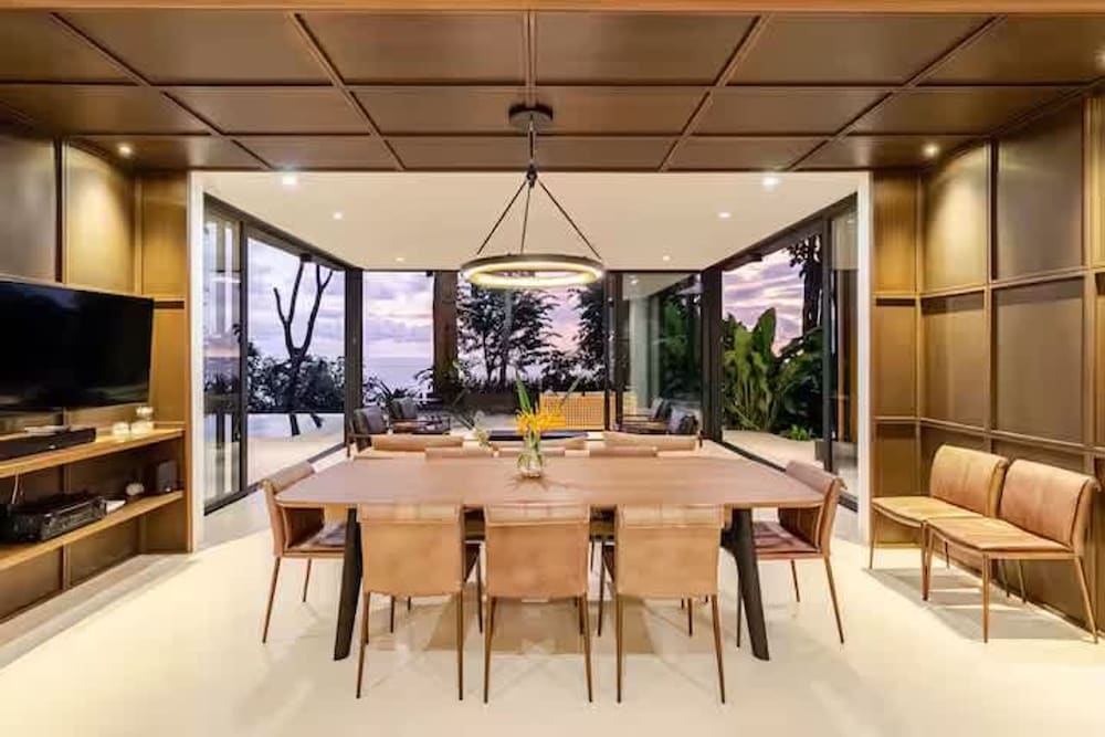 w Spectacular 4BR Villa in Costa Rica