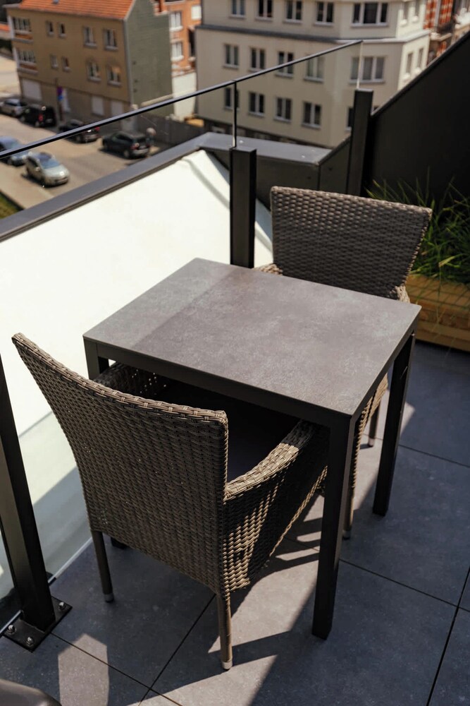 Huswell x Bel Air - Modern City Apartment With Terrace Designer Touches