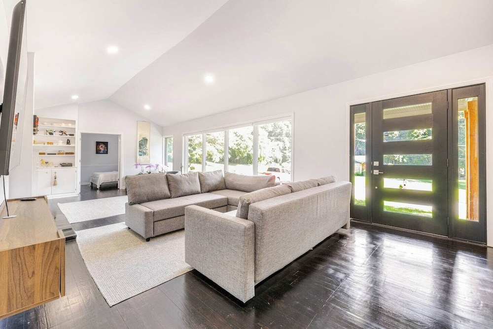 Stylish Comfort Modern Chef Kitchen 4 BR 2 Baths