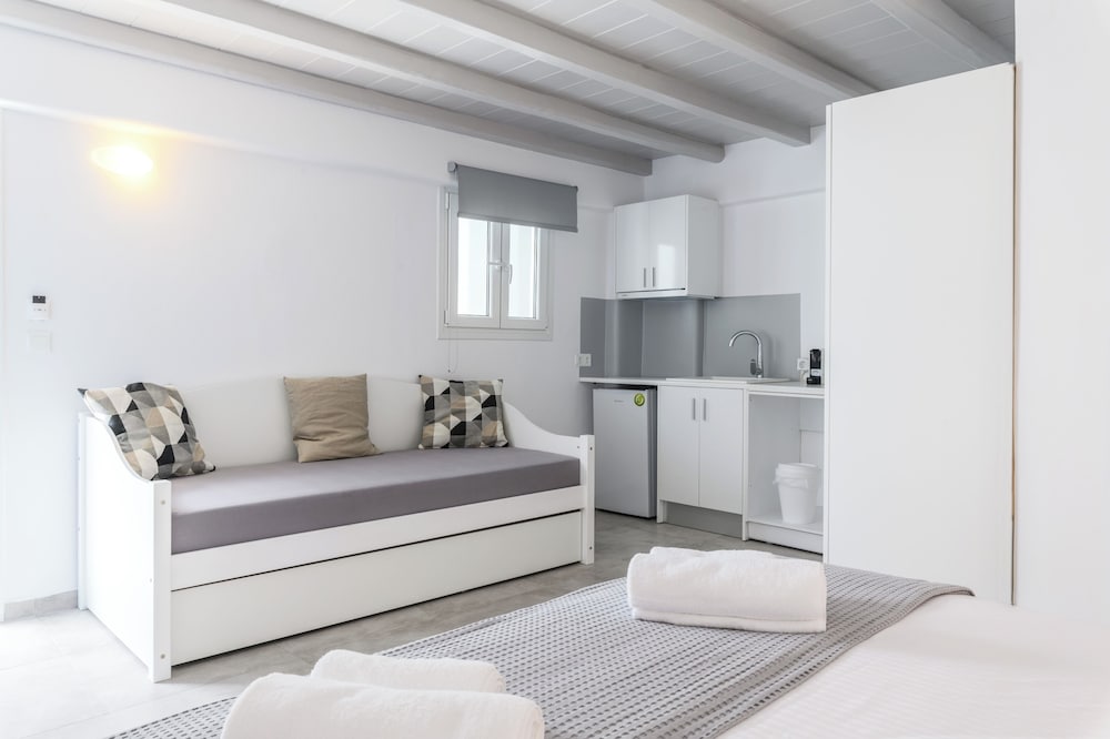 Eleven Keys Mykonos Suites