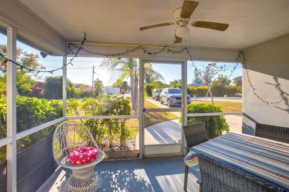 3 Mi to Beach! Sunny Englewood Retreat w/ Lanai