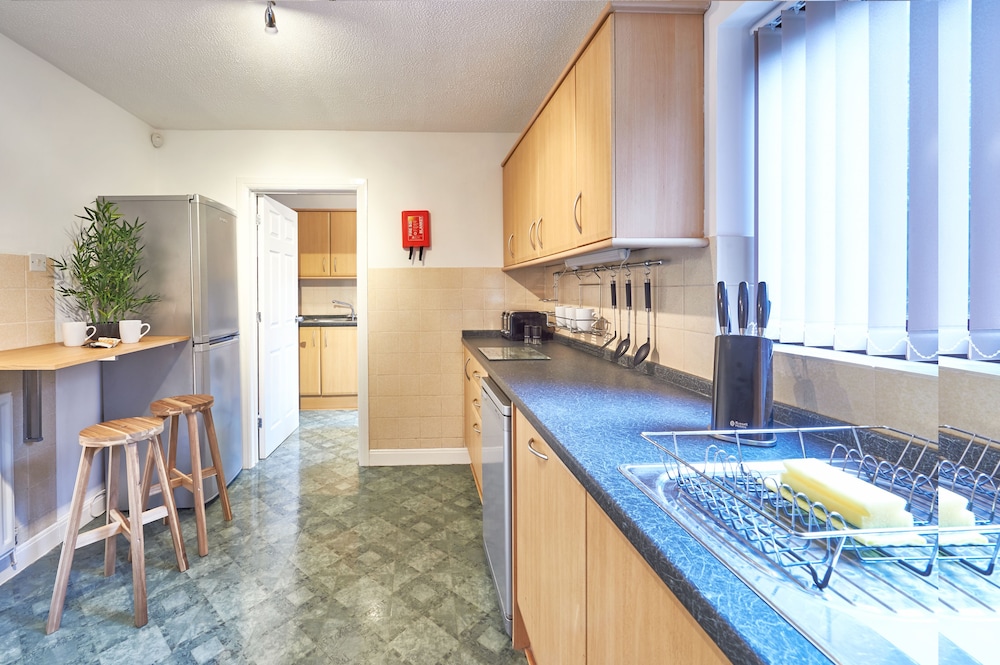 Northleigh House, Furzton, 6 Bedroom/5 Bathroom House
