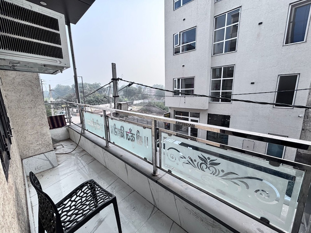 Shri Mohini Kunj Hotel Vrindavan